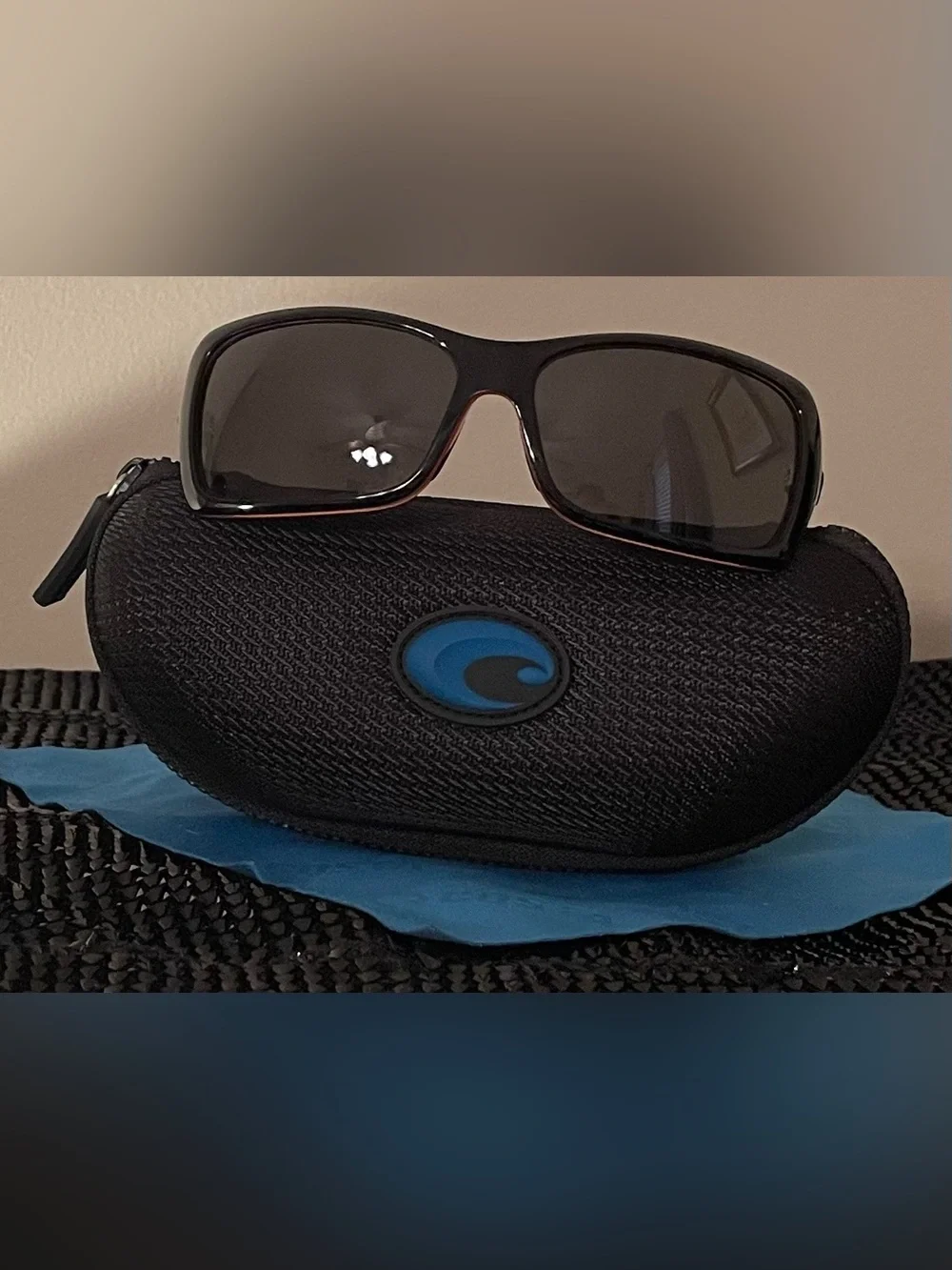 COSTA Islamorada IL 32 Black & Coral Pink Polarized Sunglasses & Case-Like New